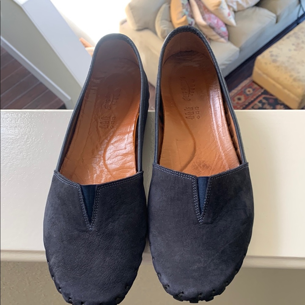 Spring Step suede flats. - Picture 3 of 6